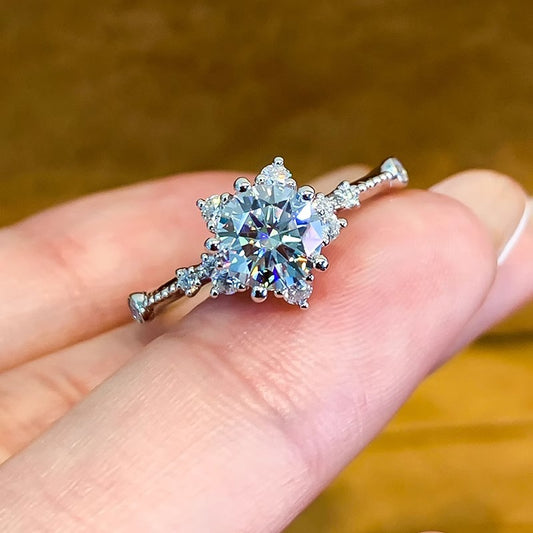Starry Six-Prong Snowflake High-End Ring For Women